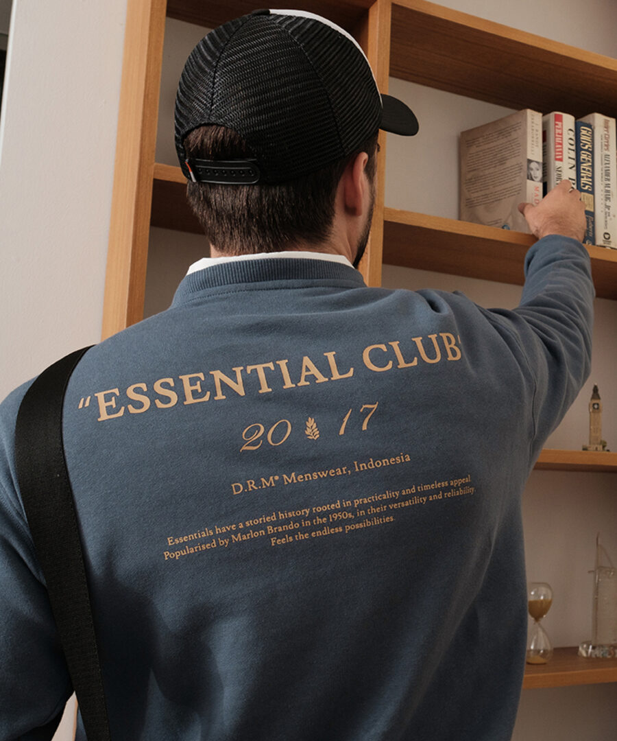 Essential Crewneck Grafis - Image 2